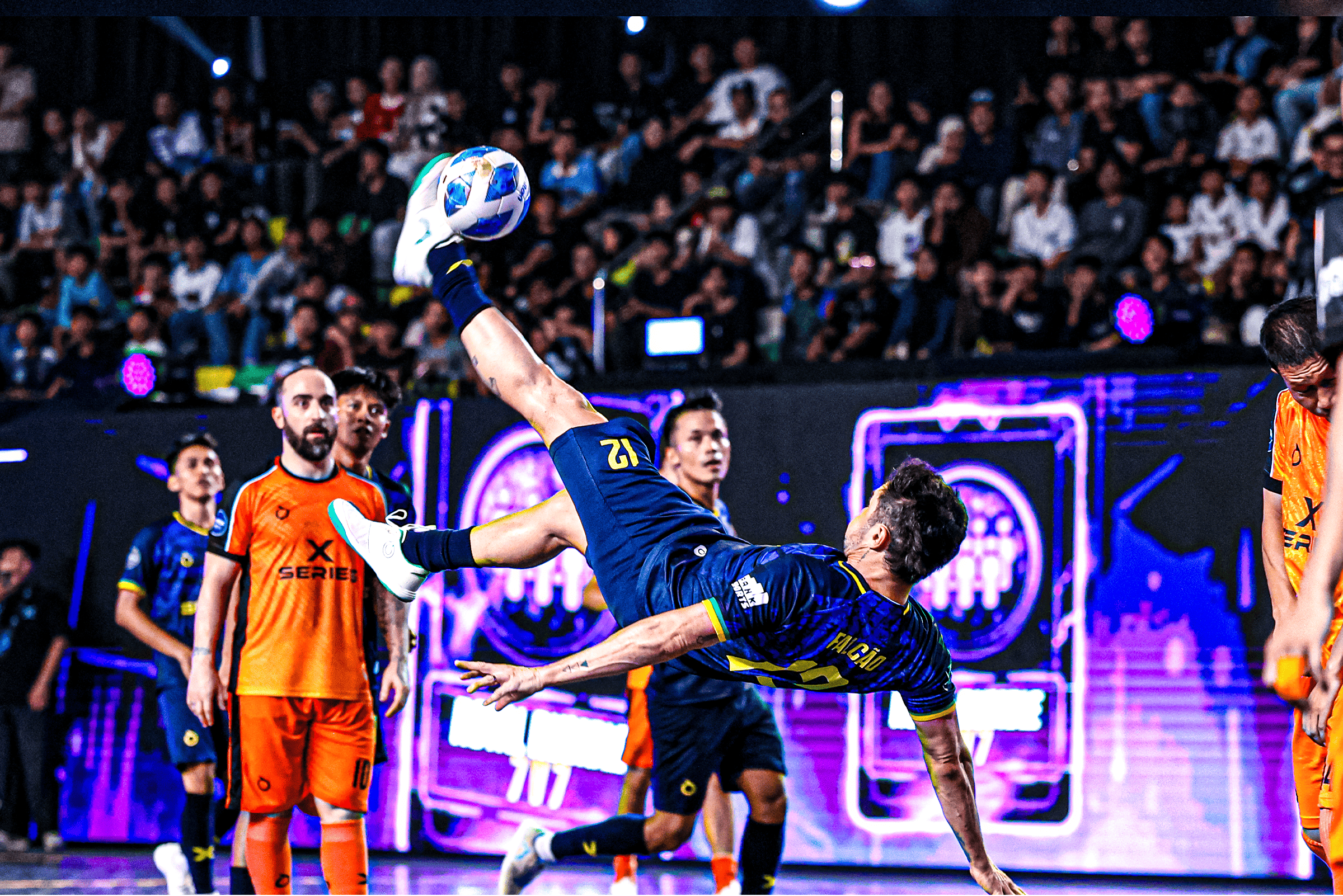 X Series : Falcao vs Ricardinho